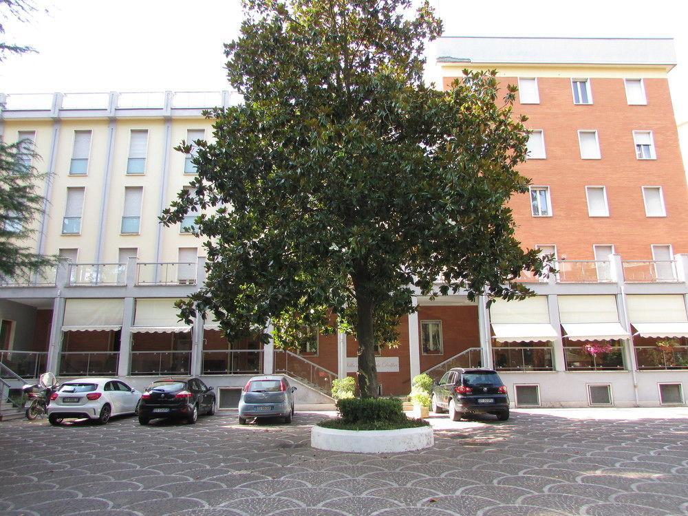 Villa Dei Giuochi Delfici Roma Exterior foto